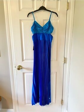 Elegant Two-Toned Summer Dress